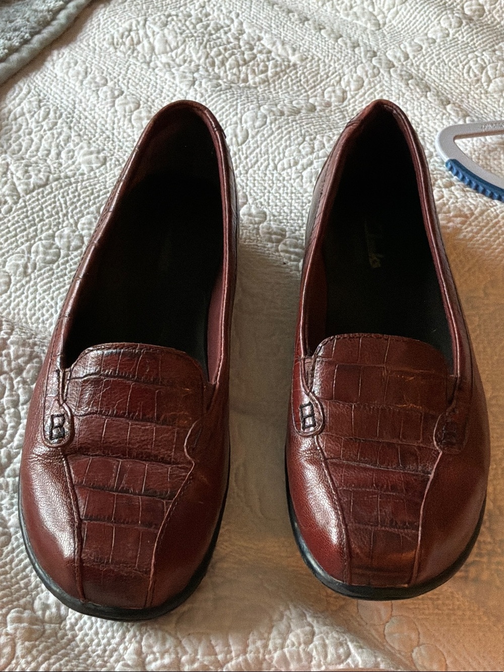 Clarks Burgundy Croc-Embossed Leather Loafers 6.5